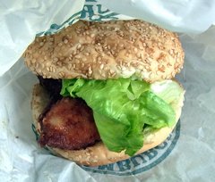函館・ラッキーピエロ・チャイニーズチキンバーガー.jpg